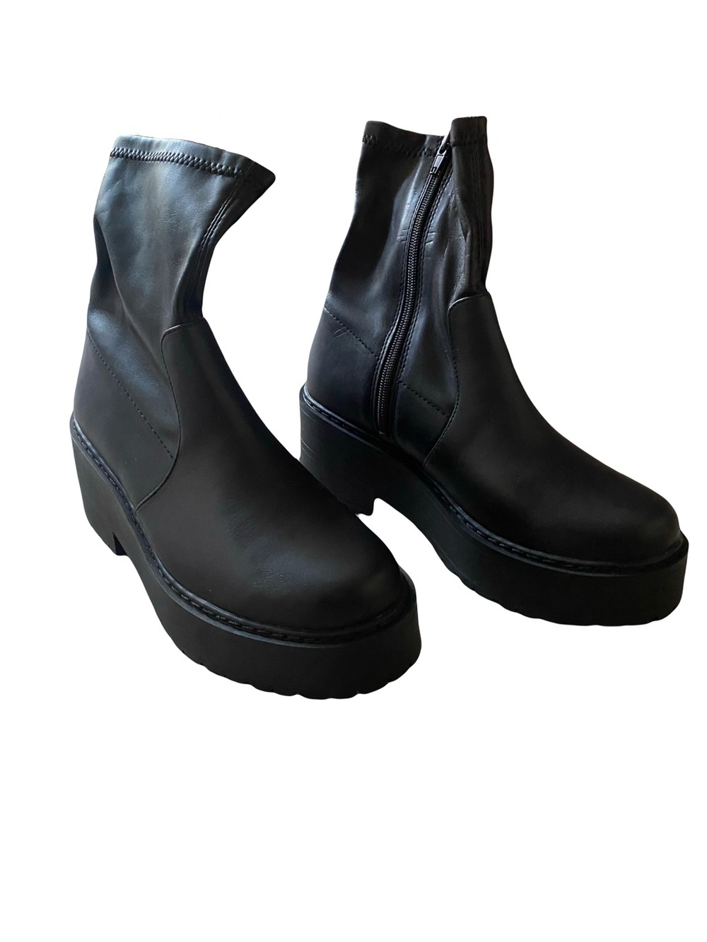 Soda | Black Platform Chunky Boots Zippet Side